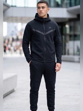 🏷️ Nike Sportswear Tech Fleece Full-Zip Hoodie - Black XXL  can fit XL